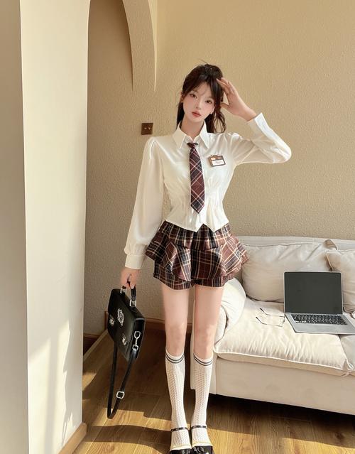 热辣可爱制服最新版本是多少？2024最全版本盘点与下载指北