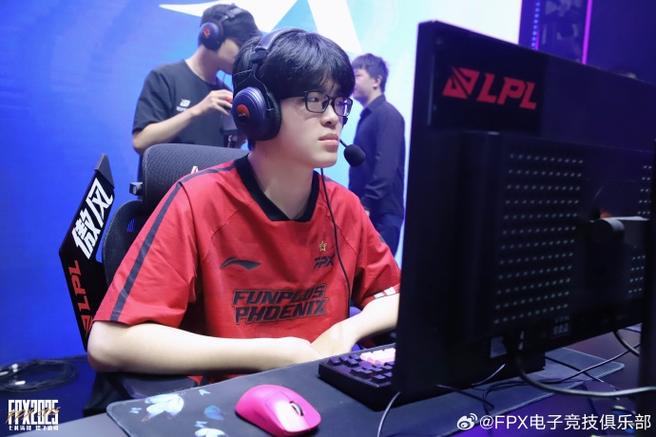 找凤凰V11外传Wet安全下载?推荐这几个官方靠谱渠道