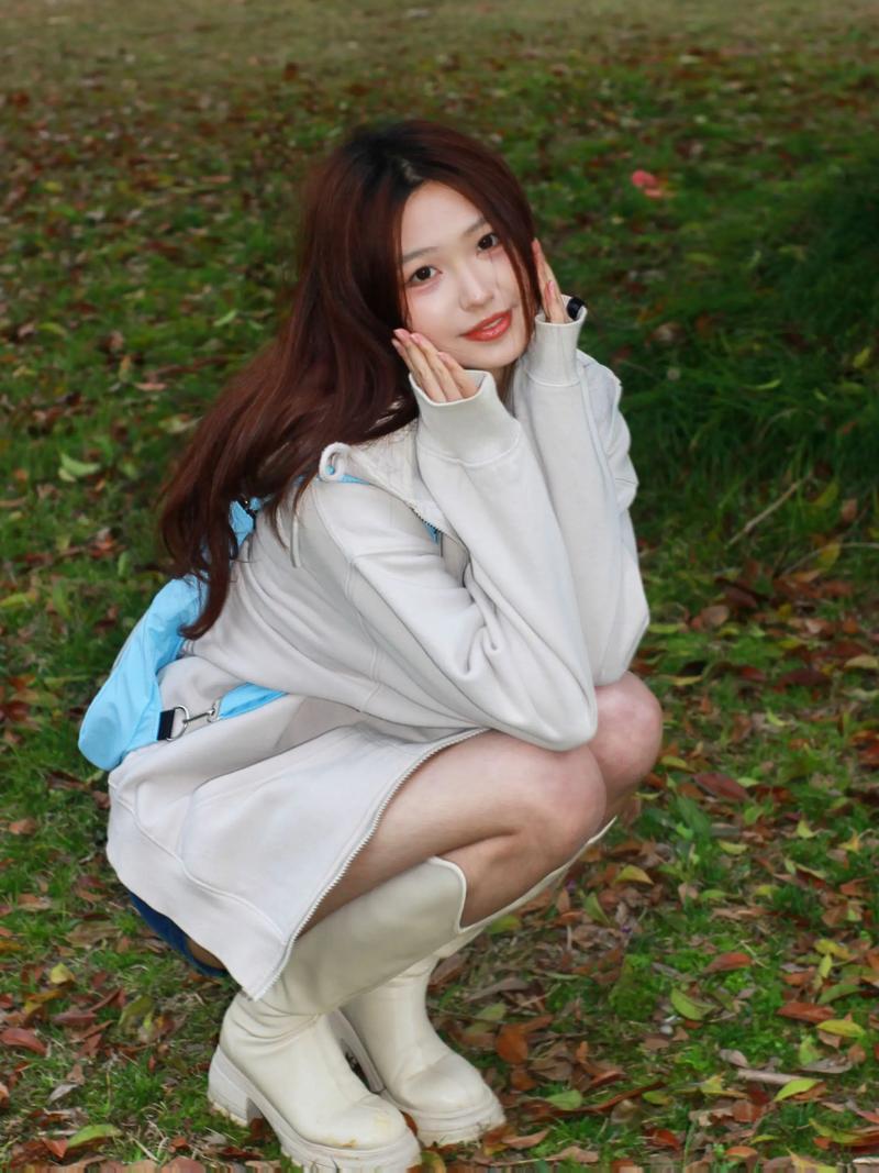 女大学生沉迷最新版本是多少？手机一键检测版本教程！